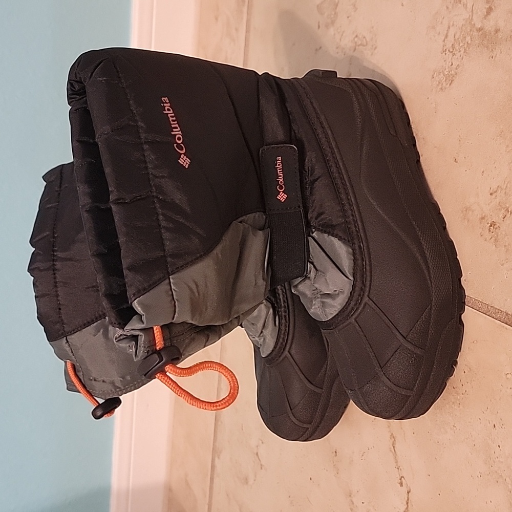 Used.  Columbia snow boots.  Size 3